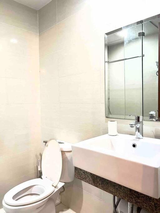 טאגיג One Uptown Residences Bgc מראה חיצוני תמונה