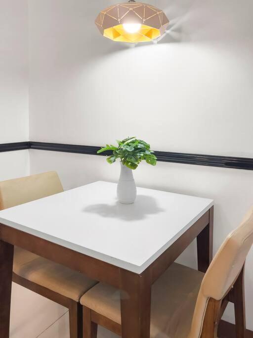 טאגיג One Uptown Residences Bgc מראה חיצוני תמונה
